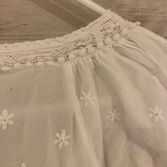 ๐ฉSOLD- Artizia - Sunday Best - white embroidered boho Blouse. - Picture 6 of 11